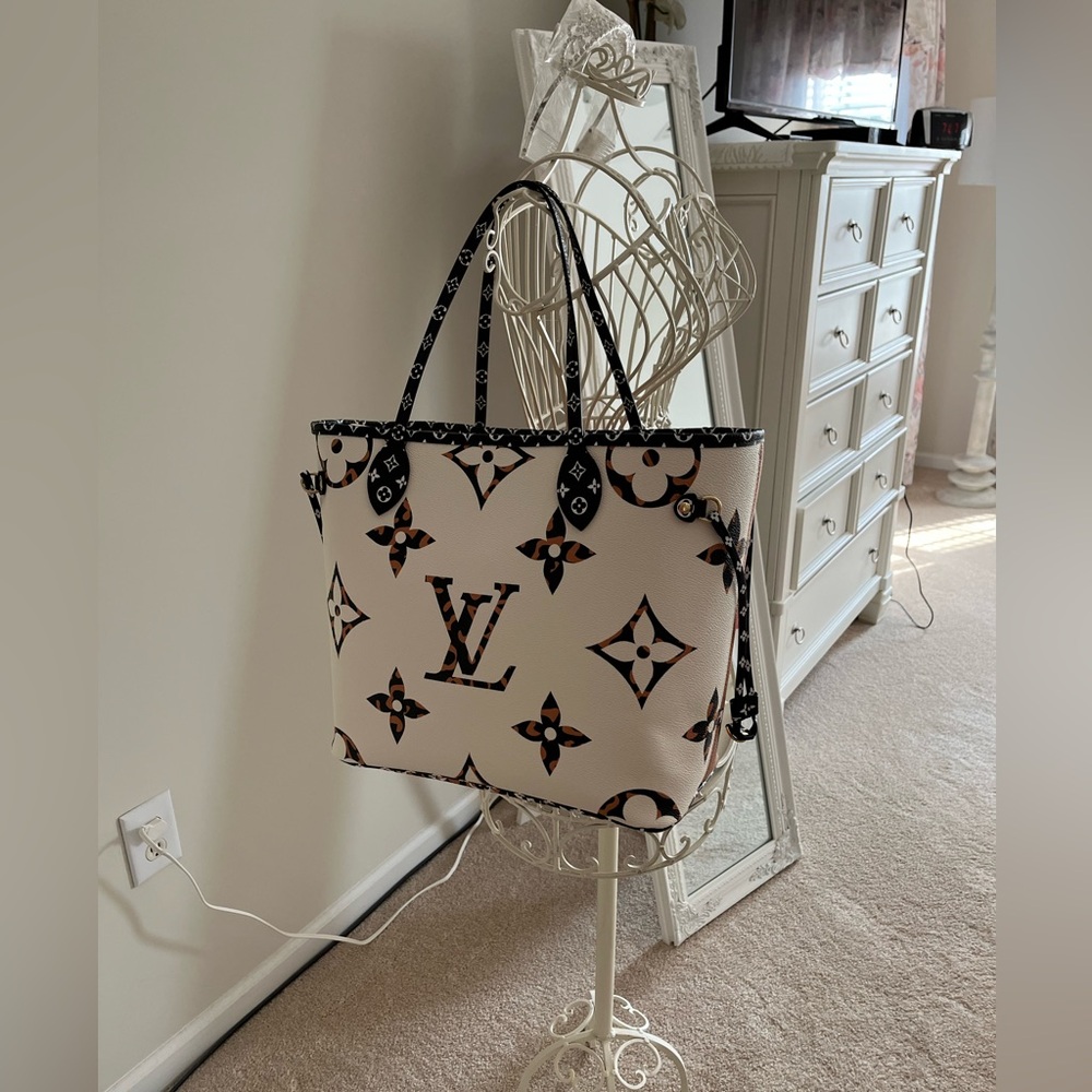 Louis Vuitton Neverfull MM Jungle Giant - Picture 16 of 16